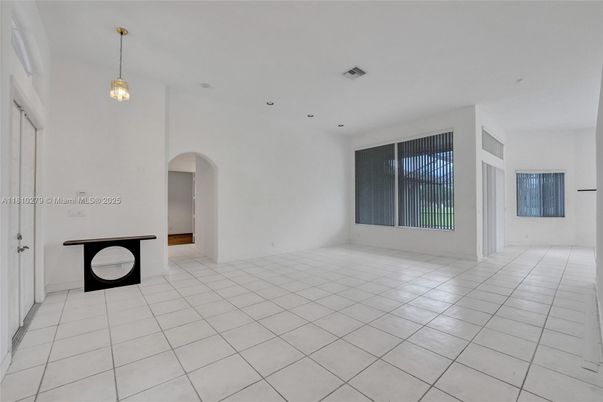 Empty room, Interior, Pendant Lights