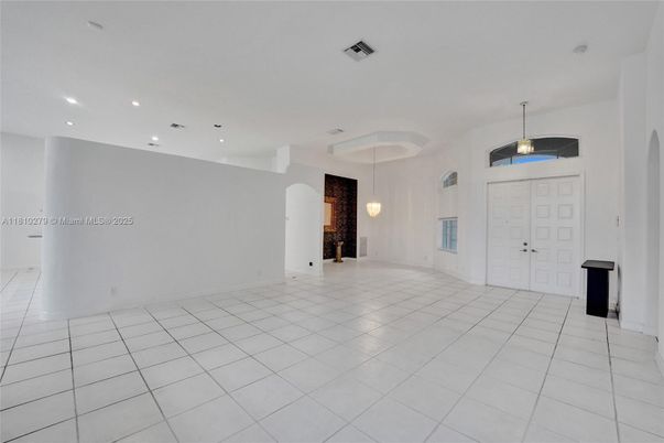 Empty room, Interior, Pendant Lights, Recessed Lighting