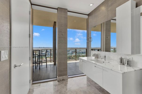 Bathroom, Interior, Recessed Lighting, Water