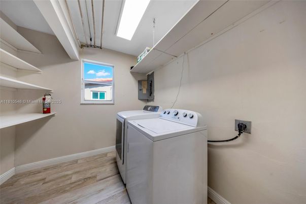 Interior, Washer, Wood Texture Flooring