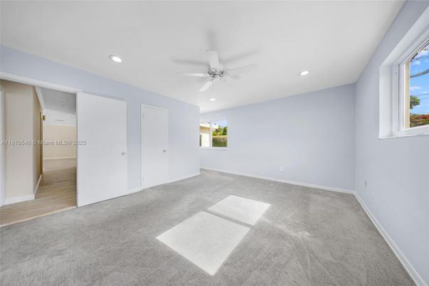 Empty room, Interior, Recessed Lighting