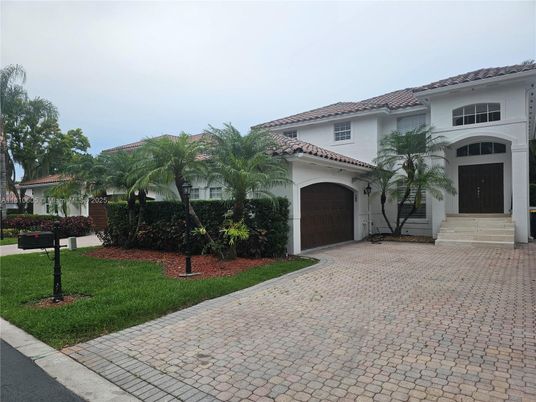 Attached, Exterior, Facade, Spanish Mediterranean
