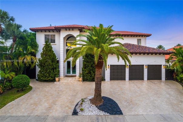 Attached, Exterior, Facade, Spanish Mediterranean