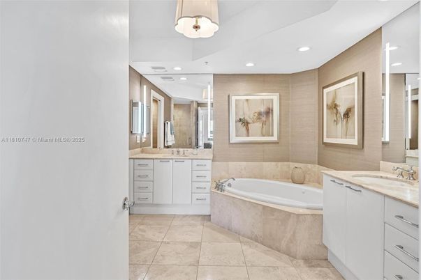 Bathroom, Dual Sink Vanities, Interior, Recessed Lighting