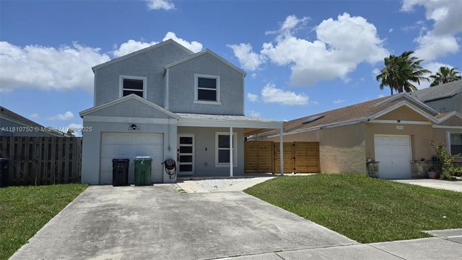 Attached, Exterior, Facade, American Craftsman