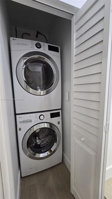 Interior, Utility Closets, Washer, Wood Texture Flooring