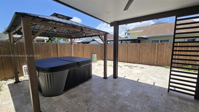 Exterior, Hot Tub