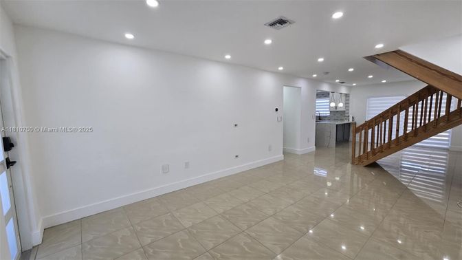 Empty room, Interior, Recessed Lighting