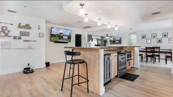 Dining room, Interior, Kitchen, Recessed Lighting, Wood Texture Flooring