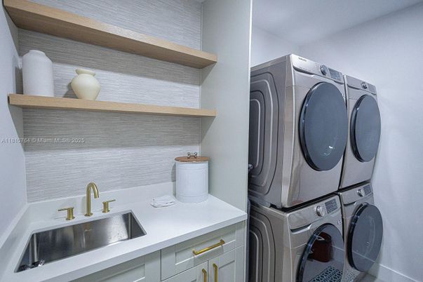 Interior, Washer