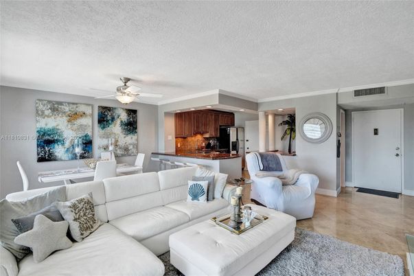 Dining room, Interior, Kitchen, Living room, Recessed Lighting