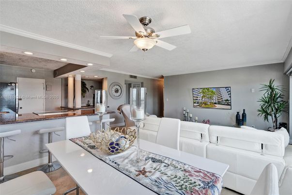 Dining room, Interior, Living room, Recessed Lighting