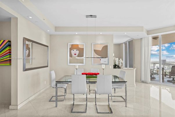 Dining room, Interior, Pendant Lights, Recessed Lighting, Water