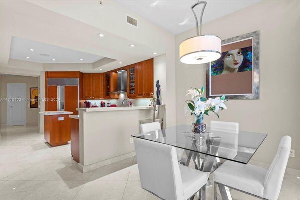 Dining room, Interior, Kitchen, Recessed Lighting