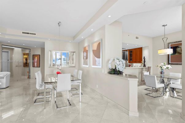 Dining room, Interior, Pendant Lights, Recessed Lighting