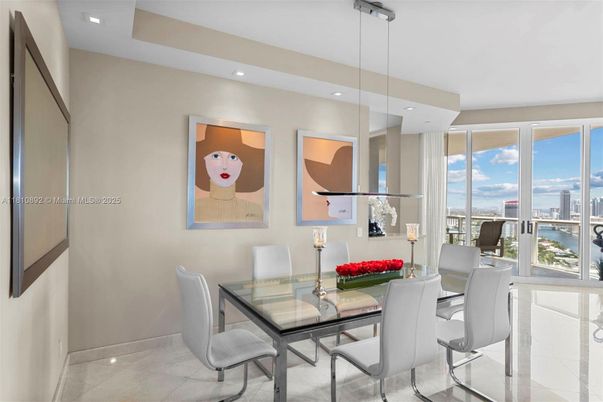 Dining room, Interior, Pendant Lights, Recessed Lighting, Water