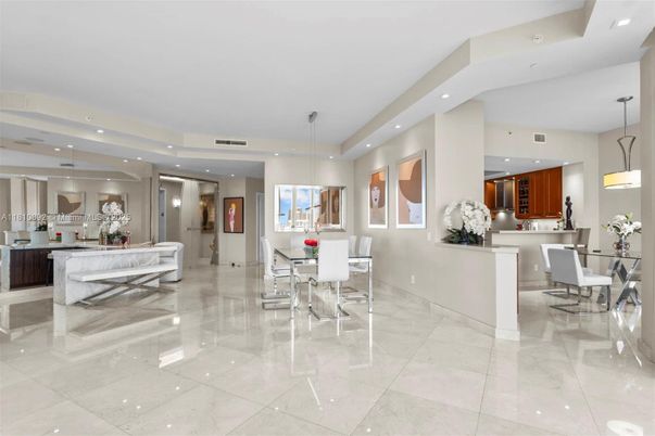 Dining room, Interior, Pendant Lights, Recessed Lighting