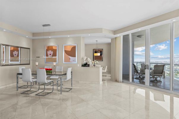 Dining room, Interior, Pendant Lights, Recessed Lighting, Water