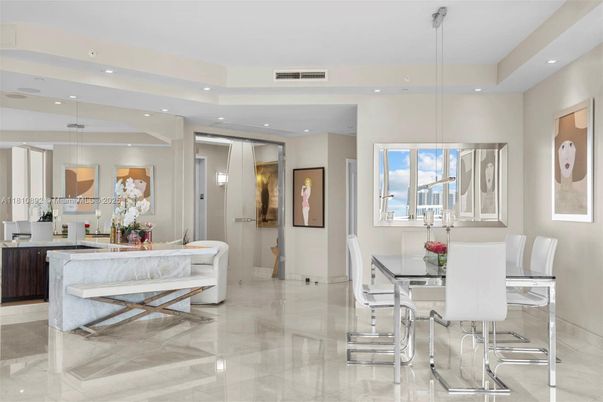 Dining room, Interior, Pendant Lights, Recessed Lighting