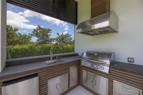 Exterior, Stainless Steel Appliances