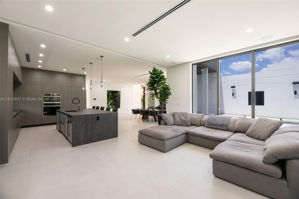 Dining room, Interior, Kitchen, Living room, Pendant Lights, Recessed Lighting, Stainless Steel Appliances