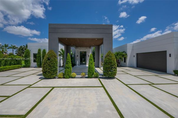 Attached, Exterior, Facade, Modern