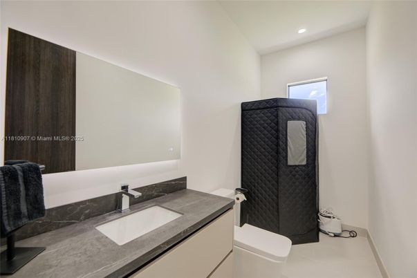 Bathroom, Interior, Recessed Lighting