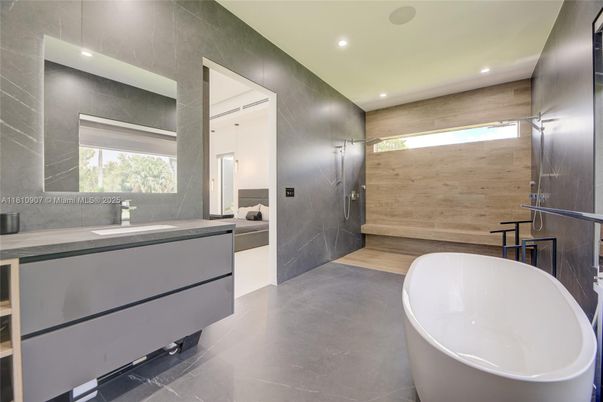 Bathroom, Free Standing Baths, Interior, Pendant Lights, Recessed Lighting, Wooden Walls