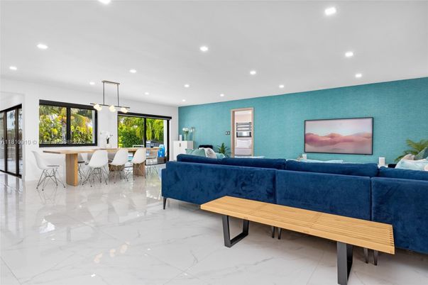 Dining room, Interior, Living room, Marble, Pendant Lights, Recessed Lighting