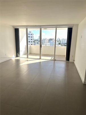 Empty room, Interior, Water