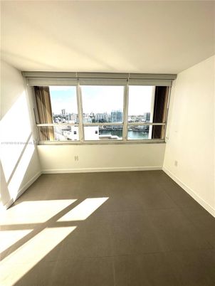 Empty room, Interior, Water