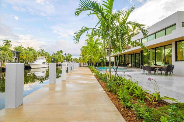 Exterior, Pool, Water