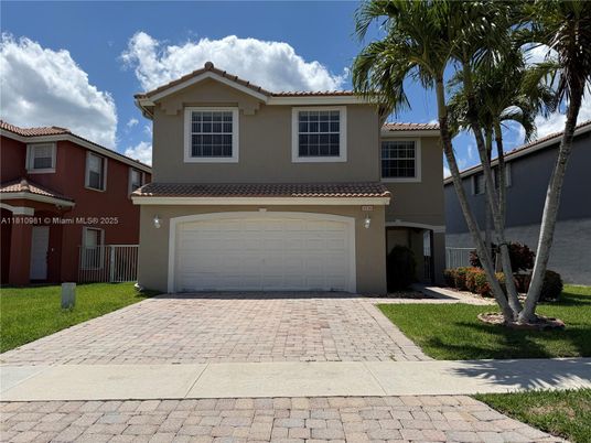 Attached, Exterior, Facade, Mediterranean