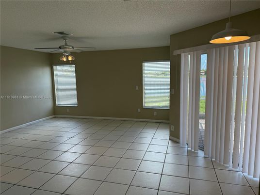 Empty room, Interior, Pendant Lights