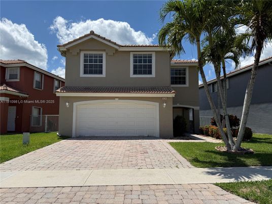 Attached, Exterior, Facade, Mediterranean
