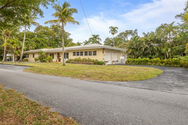 Backyard, Exterior, Facade, Ranch