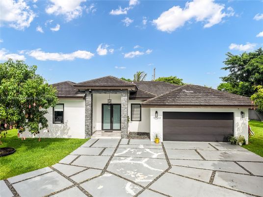 Attached, Exterior, Facade, Ranch