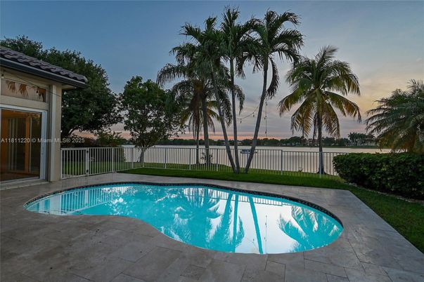 Exterior, Pool, Water