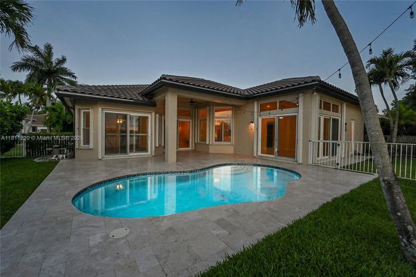 Exterior, Pool