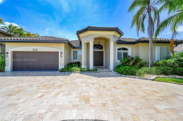 Attached, Exterior, Facade, Mediterranean