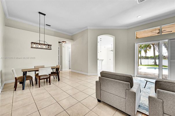 Dining room, Interior, Pendant Lights, Recessed Lighting