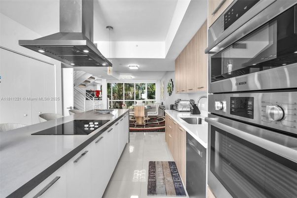 Dining room, Interior, Kitchen, Stainless Steel Appliances