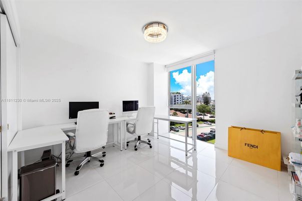 Home Office, Interior