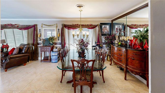 Chandelier, Dining room, Interior