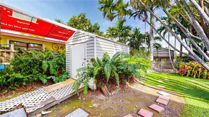 Backyard, Exterior