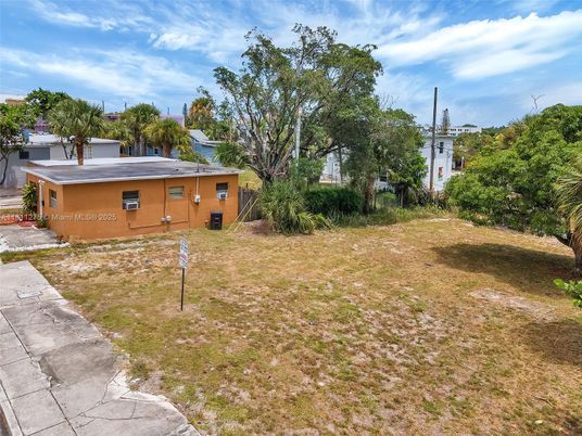 Backyard, Exterior, Hot Tub