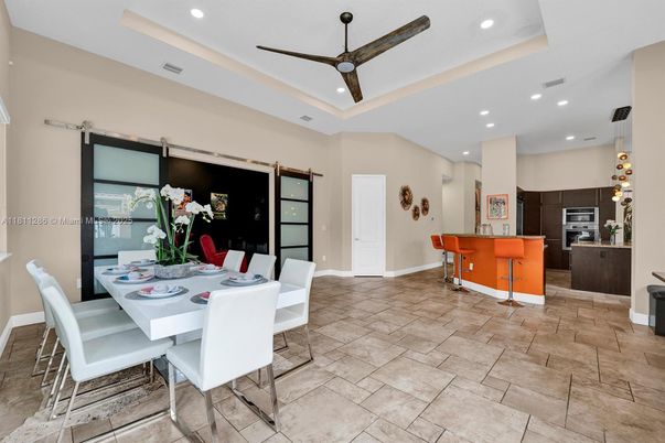 Dining room, Interior, Kitchen, Pendant Lights, Recessed Lighting, Stainless Steel Appliances
