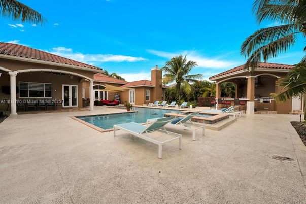 Exterior, Pool