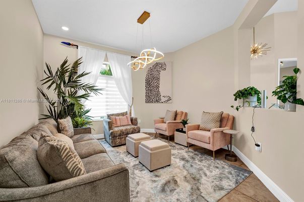 Interior, Living room, Pendant Lights, Recessed Lighting