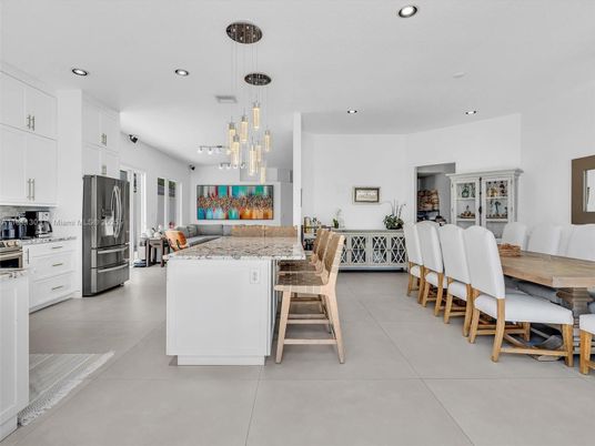 Dining room, Interior, Kitchen, Pendant Lights, Recessed Lighting, Stainless Steel Appliances